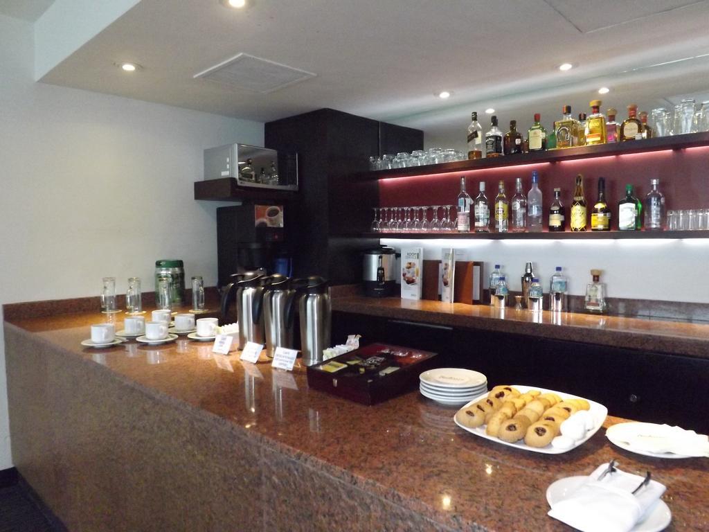 Radisson Paraiso Hotel Mexico City Exterior photo The bar at the lounge