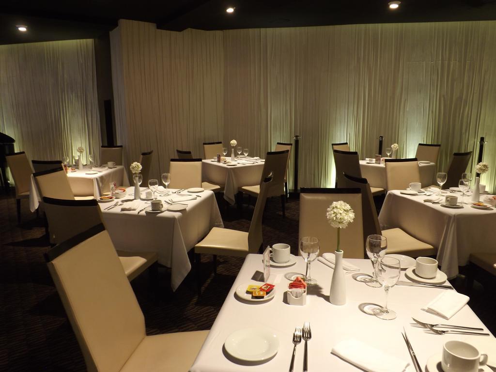 Radisson Paraiso Hotel Mexico City Exterior photo Interior of the restaurant