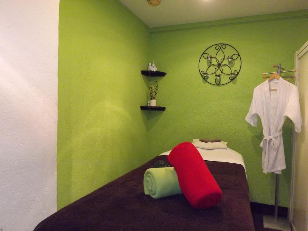 Radisson Paraiso Hotel Mexico City Exterior photo A massage room at a spa