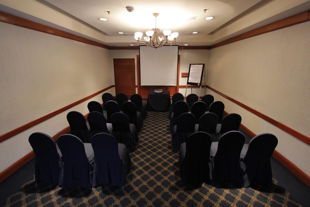 Radisson Paraiso Hotel Mexico City Exterior photo A typical meeting room