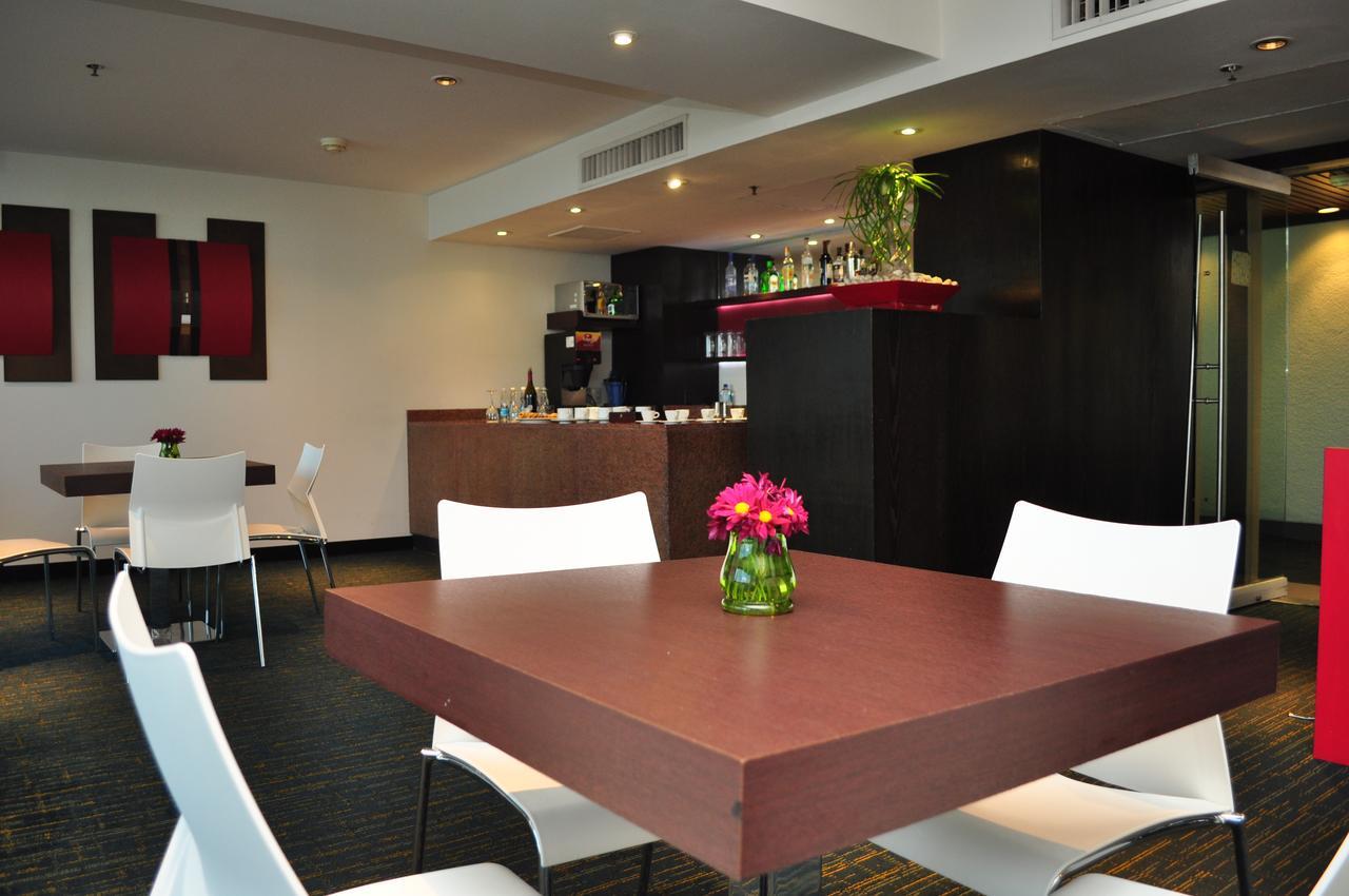 Radisson Paraiso Hotel Mexico City Exterior photo A typical kitchen in a serviced apartment